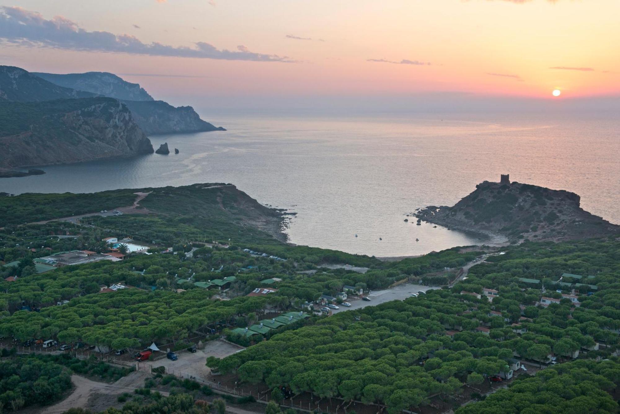 Villaggio Camping Torre Del Porticciolo Порто-Конте Екстер'єр фото